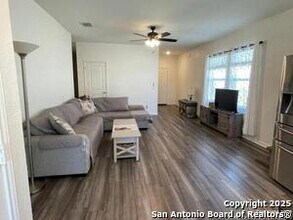 5227 Hickory Pl in San Antonio, TX - Building Photo - Building Photo