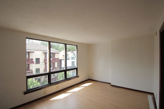 315 S Trenton Ave, Unit 4 in Pittsburgh, PA - Foto de edificio - Building Photo