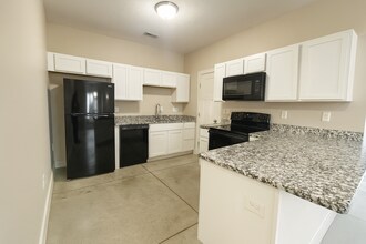 8182-8184 E 34th Ct S in Wichita, KS - Building Photo - Building Photo