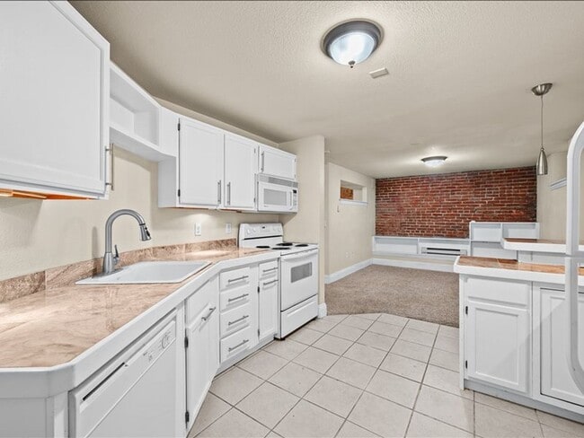 2068 N Clarkson St in Denver, CO - Building Photo - Building Photo