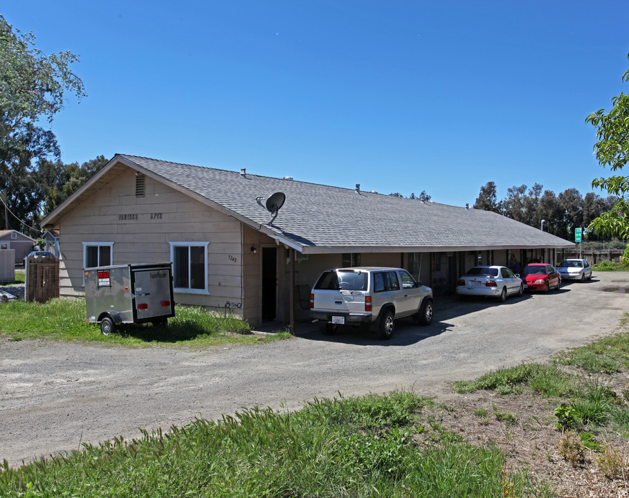 5240 Lindhurst Ave in Marysville, CA - Building Photo