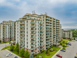 The Magnolia at the Royal Gardens in Burlington, ON - Building Photo - Building Photo