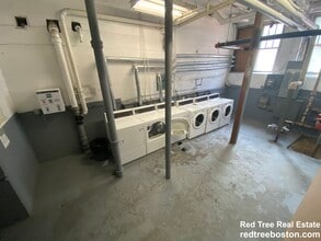 28 Quint Ave in Boston, MA - Foto de edificio - Building Photo