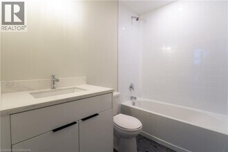 24 Augusta St in Hamilton, ON - Building Photo - Building Photo