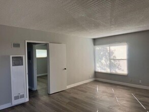 6434 Shirley Ave in Reseda, CA - Building Photo - Interior Photo