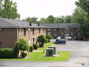 Creekside Village Apartments in Tonawanda, NY - Building Photo - Building Photo