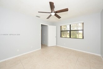 10537 NW 11th St, Unit 202 in Pembroke Pines, FL - Building Photo - Building Photo