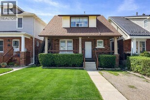 1351 Marentette Ave in Windsor, ON - Building Photo