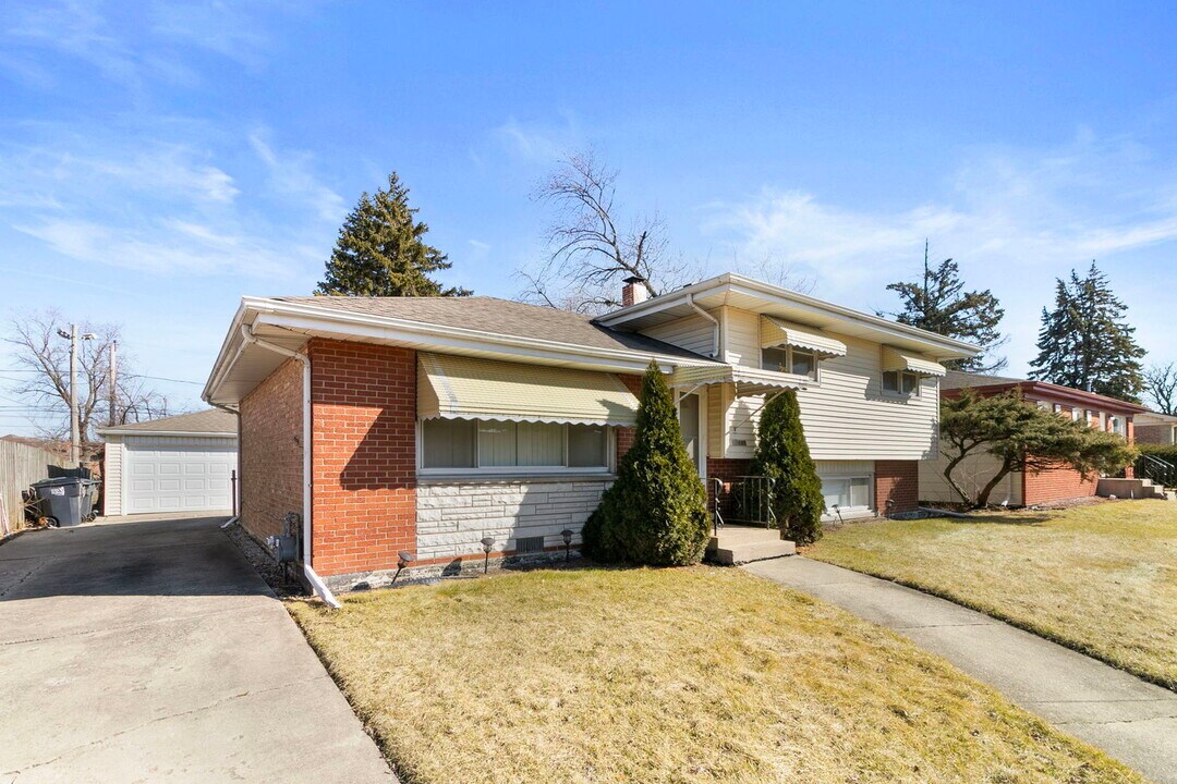 15445 Dearborn St in South Holland, IL - Building Photo