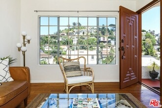 1811 W Silver Lake Dr in Los Angeles, CA - Building Photo - Building Photo