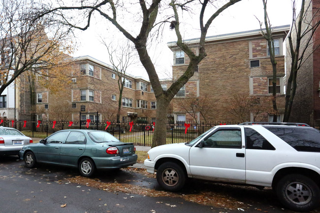 Columbia Gardens in Chicago, IL - Foto de edificio - Building Photo