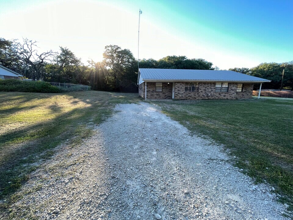 617 County Road 805A in Cleburne, TX - Building Photo