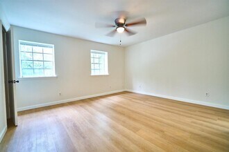 6119 Fondren Rd in Houston, TX - Foto de edificio - Building Photo