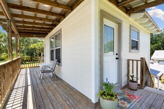 1675 34th Ave in Vero Beach, FL - Foto de edificio - Building Photo