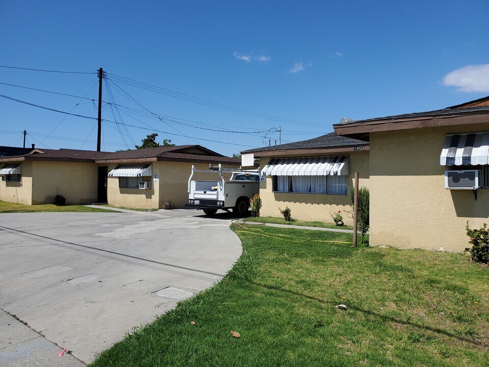 5143-5147 Clara St in Cudahy, CA - Foto de edificio