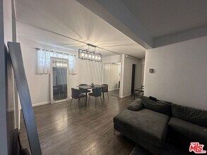 13747 Vanowen St in Los Angeles, CA - Building Photo - Building Photo