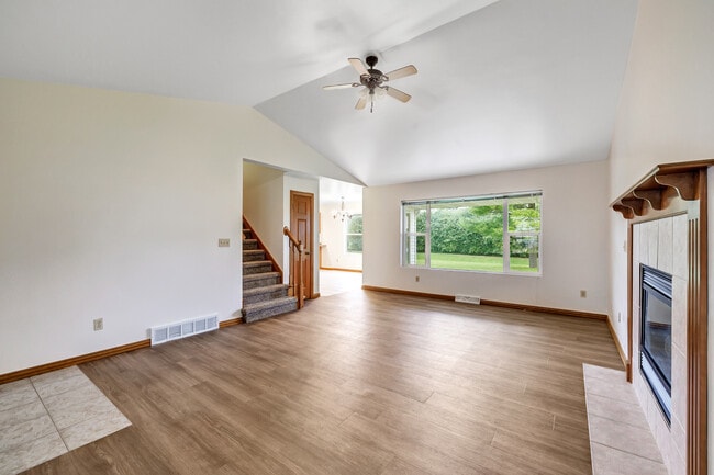 212 Cavil Way in De Pere, WI - Building Photo - Building Photo