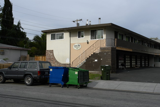 580 Geneva Ave in Redwood City, CA - Building Photo - Building Photo