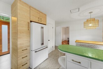 2052 Addison Rd in Houston, TX - Building Photo - Building Photo