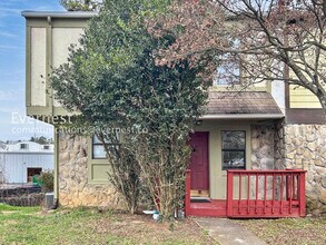 1174 Ridgecrest Ln SE in Smyrna, GA - Building Photo - Building Photo