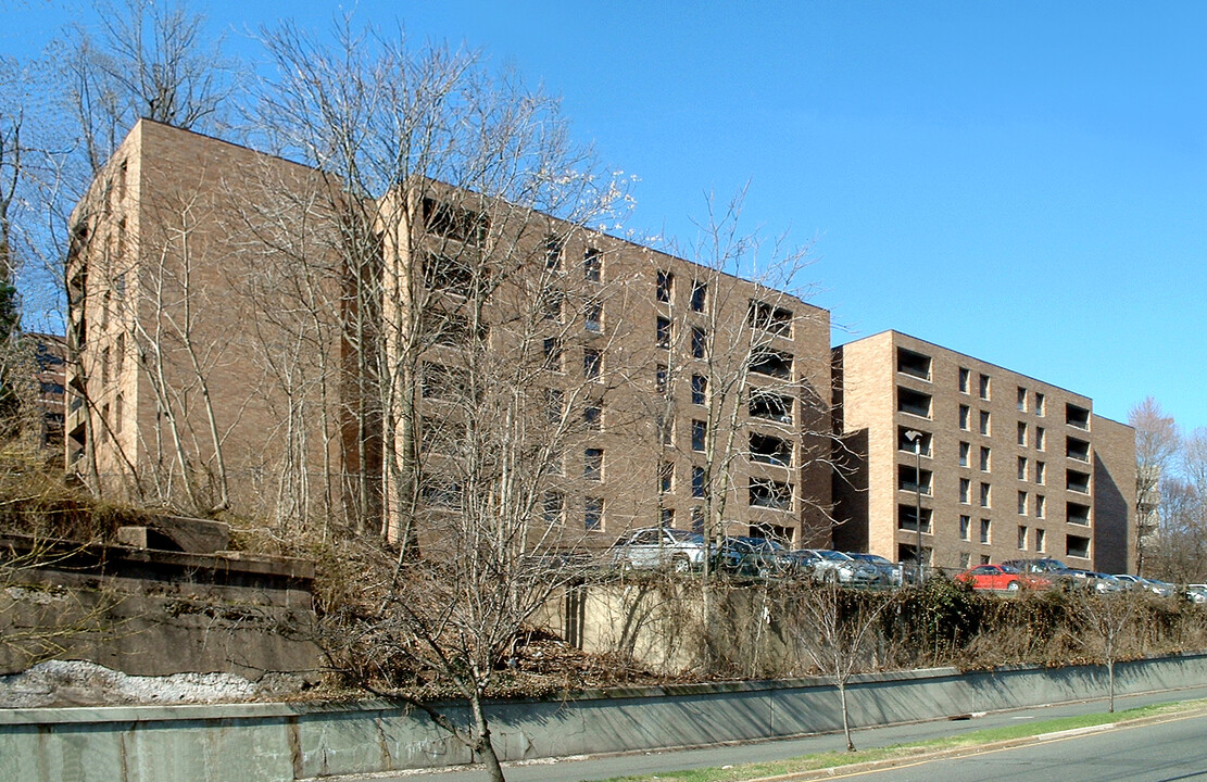 10 Overlook in Summit, NJ - Building Photo