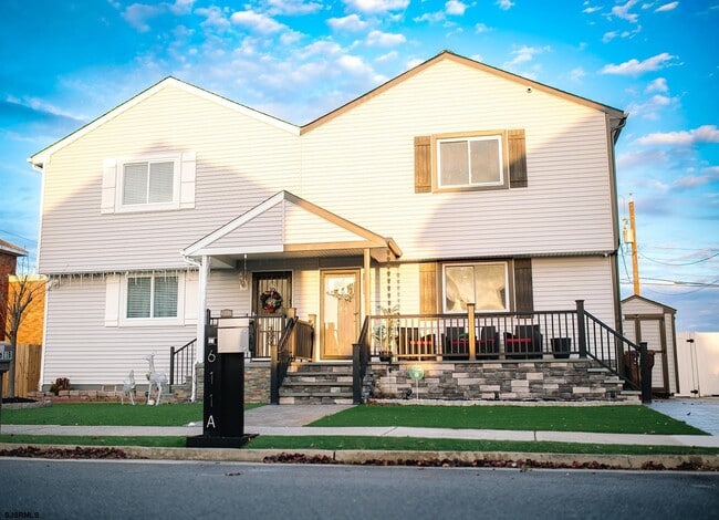 property at 611A N Victoria Ave