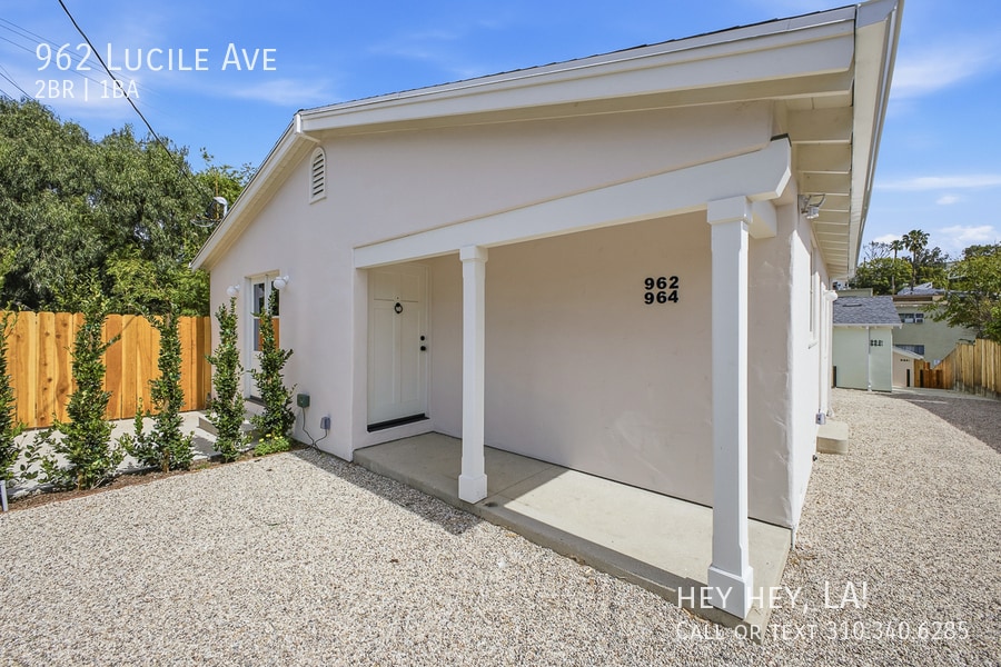 962 Lucile Ave in Los Angeles, CA - Building Photo