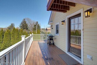 240 Pemberwick Rd in Greenwich, CT - Building Photo - Building Photo