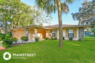 8304 Brandeis Cir W in Sarasota, FL - Building Photo