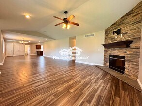 4070 NE Alice's Rd in Clive, IA - Building Photo - Building Photo