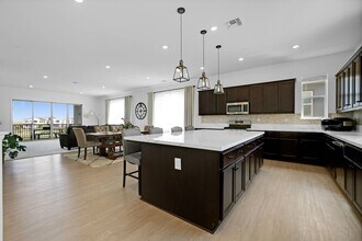 2462 Shore Vis in Fairfield, CA - Building Photo - Building Photo