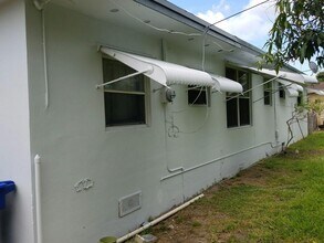 15130 NW 10th Ct in Miami, FL - Building Photo - Building Photo