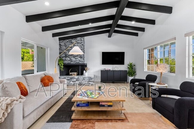 2056 Paseo Roseta in Palm Springs, CA - Building Photo - Building Photo