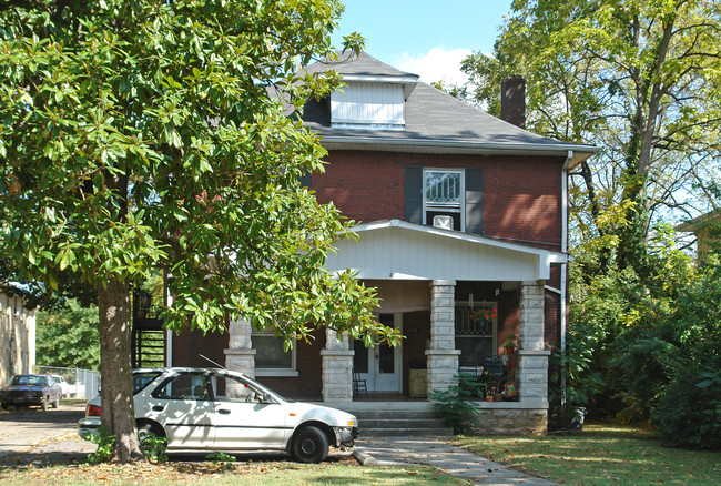 2114 Elliott Ave in Nashville, TN - Foto de edificio - Building Photo