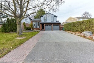3162 Folkway Dr in Mississauga, ON - Building Photo