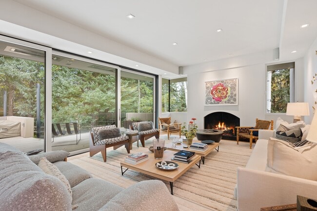 property at 721 Meadowood Dr