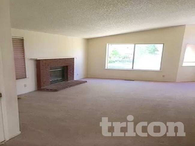 6450 Enchanted Valley Dr in Reno, NV - Foto de edificio - Building Photo