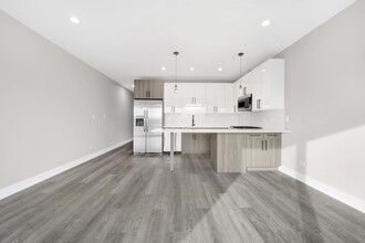 5420 W Belmont Ave in Chicago, IL - Foto de edificio - Building Photo