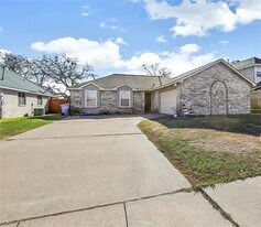 2700 Larkspur Ln in Rowlett, TX - Building Photo