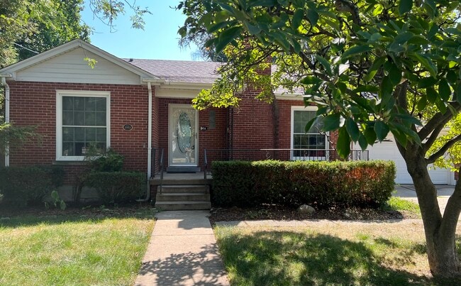 property at 416 E Division St