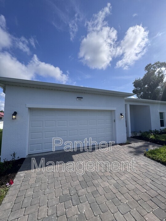 966 Hood Ave NW in Port Charlotte, FL - Building Photo