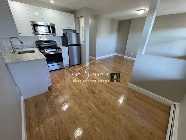 67 Shawmut St, Unit 3 in Chelsea, MA - Building Photo - Building Photo