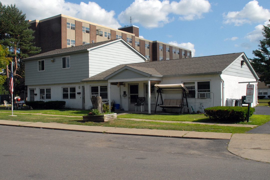 Blakely Apartments in Blakely, PA - Building Photo