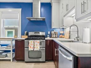 11 Weld Hill St, Unit 2 in Boston, MA - Foto de edificio - Building Photo