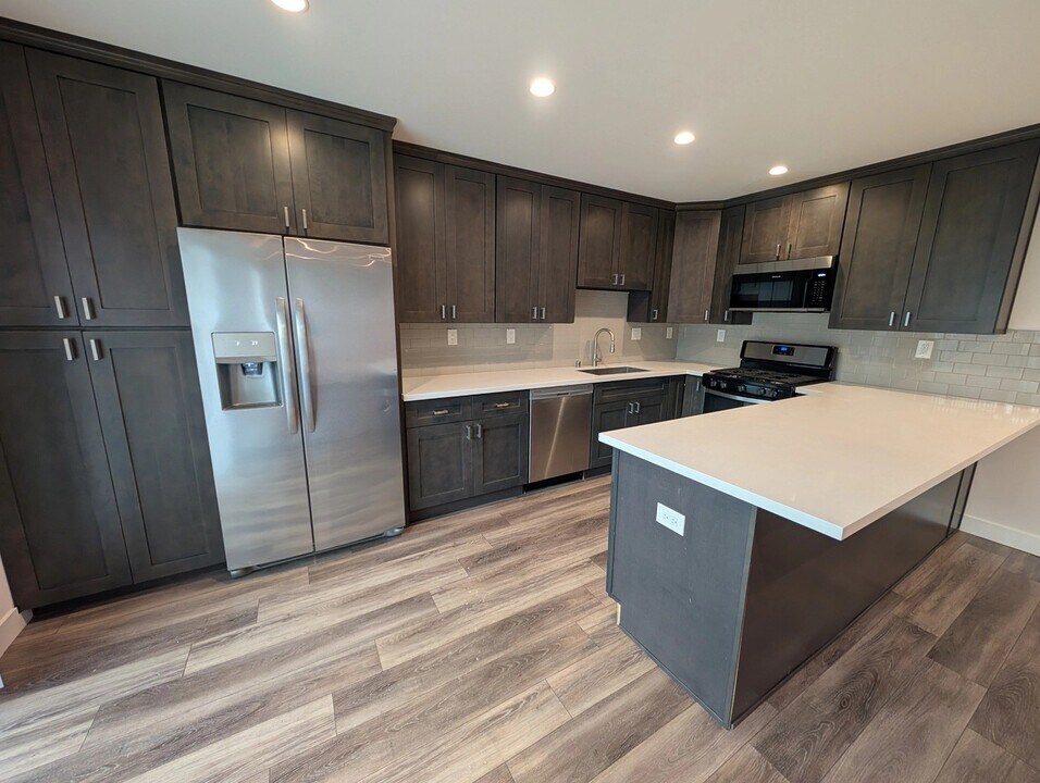 739 N Sweetzer Ave in Los Angeles, CA - Building Photo