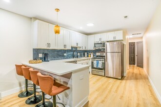 1704 N Springfield Ave in Chicago, IL - Foto de edificio - Building Photo