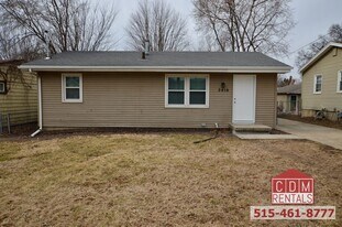 2410 E 38th Ct in Des Moines, IA - Building Photo