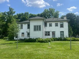 W379N5686 N Lake Rd in Oconomowoc, WI - Building Photo