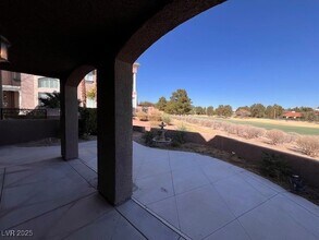 9100 Vista Greens Way, Unit 102 in Las Vegas, NV - Building Photo - Building Photo