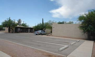 211 E Delano St in Tucson, AZ - Foto de edificio - Building Photo